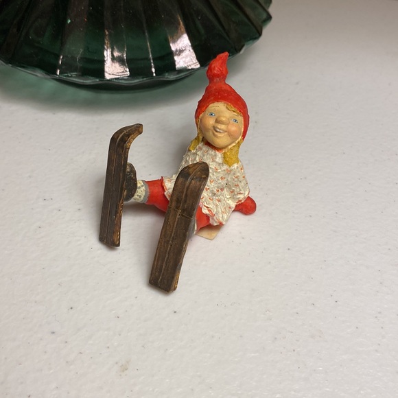 🎄🎄🎄Candy Design Norway Girl with Skis Figurine - Picture 3 of 4